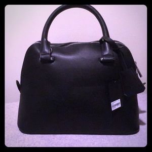 Black handbag / satchel